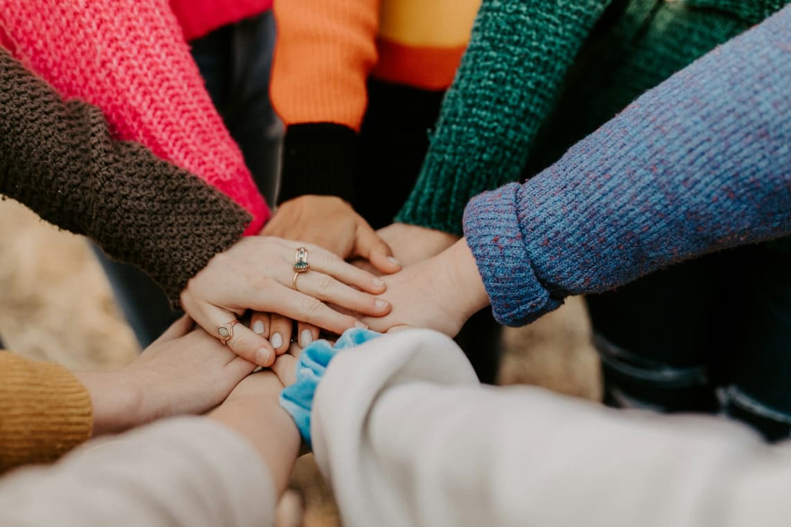 group_of_hands